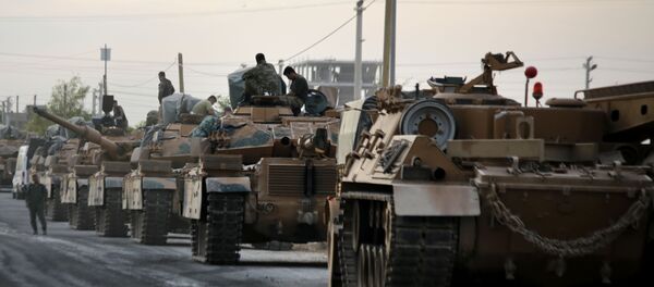 Турецкая бронетехника на турецко-сирийской границе, архивное фото Турецкая бронетехника на турецко-сирийской границе, архивное фото - Sputnik Литва