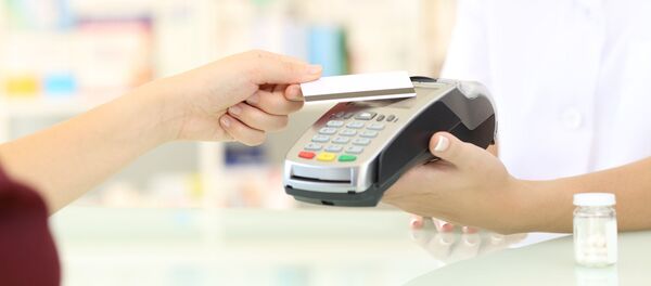 Оплата клиента картой, архивное фото  - Sputnik Литва