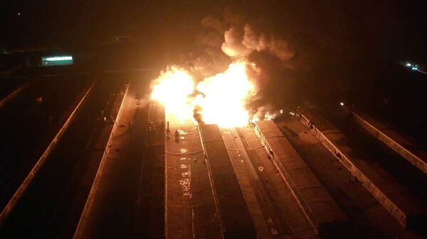 Primena Černobylį: Alytuje dega padangų perdirbimo įmonės sandėliai Primena Černobylį: Alytuje dega padangų perdirbimo įmonės sandėliai - Sputnik Lietuva