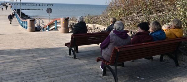 Пенсионеры на курорте в Паланге, архивное фото - Sputnik Литва
