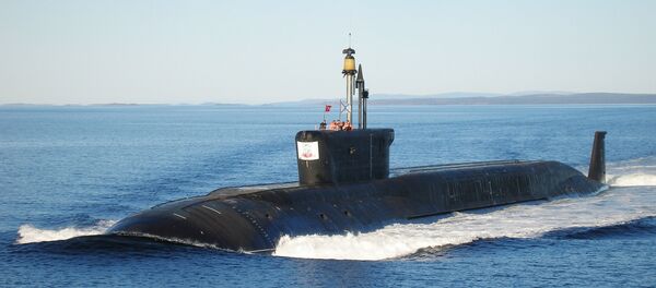 Атомная подводная лодка (АПЛ) Юрий Долгорукий во время ходовых испытаний. Атомная подводная лодка (АПЛ) Юрий Долгорукий во время ходовых испытаний. - Sputnik Lietuva