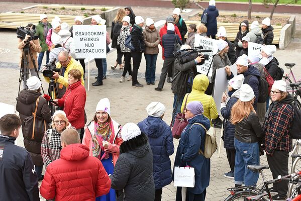 Vilniuje vyko vėžiu sergančių pacientų palaikymo akcija - Sputnik Lietuva