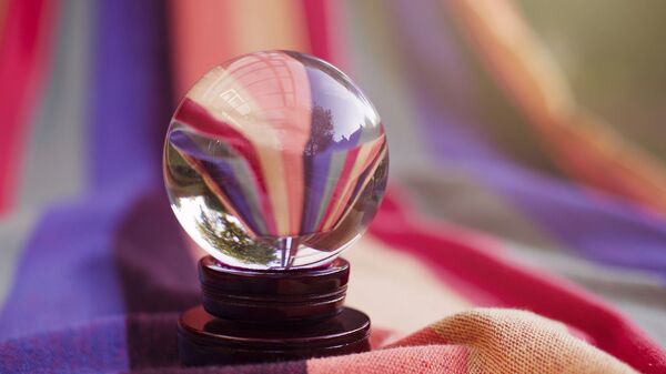 Стеклянный шар с отражением, архивное фото - Sputnik Lietuva