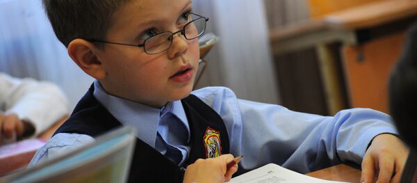 Ученик на уроке чтения. - Sputnik Литва