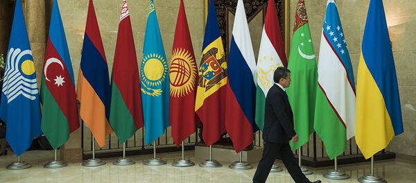 Флаги стран СНГ в Бишкеке - Sputnik Литва