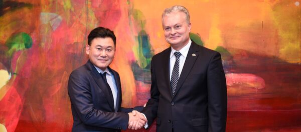 Президент Литвы Гитанас Науседа встретился с главой японской компании Rakuten Хироси Микитани в Токио, 21 октября 2019 - Sputnik Литва
