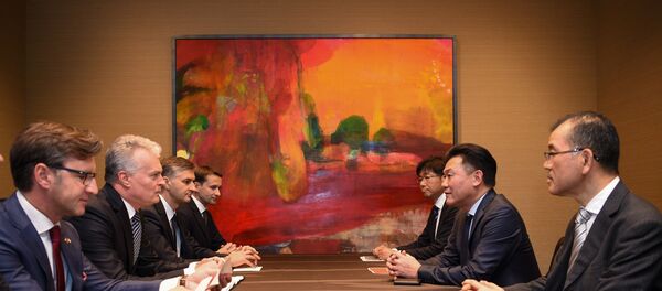 Lietuvos prezidentas susitiko su Japonijos bendrovės Rakuten vadovu Hirošiu Mikitaniu Lietuvos prezidentas susitiko su Japonijos bendrovės Rakuten vadovu Hirošiu Mikitaniu - Sputnik Lietuva