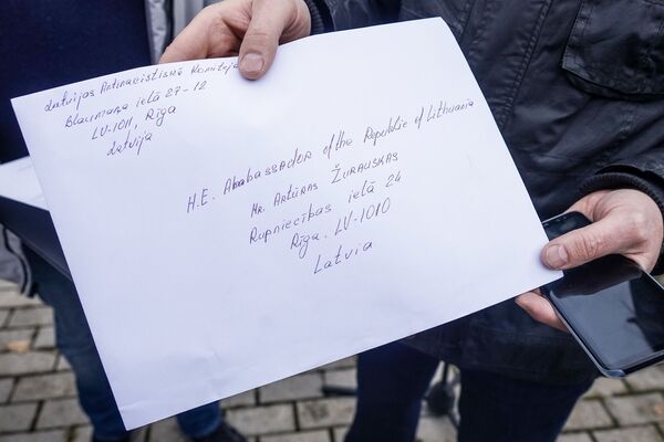 В Балтии прошли пикеты в поддержку Палецкиса В Балтии прошли пикеты в поддержку Палецкиса - Sputnik Литва