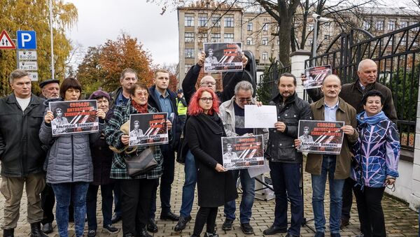 Митинг в поддержку Альгирдаса Палецкиса у посольства Литвы в Латвии - Sputnik Lietuva