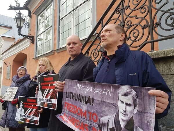 В Балтии прошли пикеты в поддержку Палецкиса В Балтии прошли пикеты в поддержку Палецкиса - Sputnik Литва