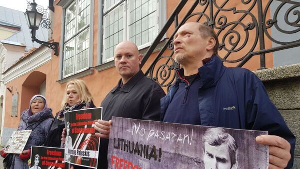 Пикет в поддержку Альгирдаса Палецкиса у посольства Литвы в Эстонии - Sputnik Lietuva
