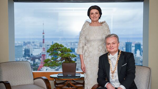 Президент Литвы Гитанас Науседа с супругой Дианой Науседене прибыли на церемонию восхождения на трон императора Японии, архивное фото - Sputnik Литва