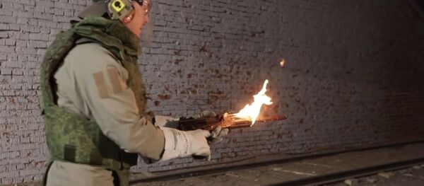 Atsparumo testas: kaip nužudyti naujausią automatą AK-12 — video - Sputnik Lietuva