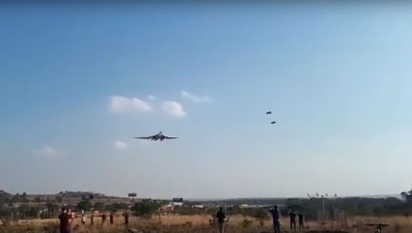 Nufilmuotas Rusijos raketinio lėktuvo Tu-160 atvykimas į Pietų Afriką - Sputnik Lietuva