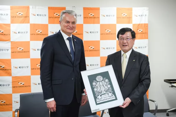 Nausėda tapo Japonijos Gifu universiteto garbės daktaru Nausėda tapo Japonijos Gifu universiteto garbės daktaru - Sputnik Lietuva