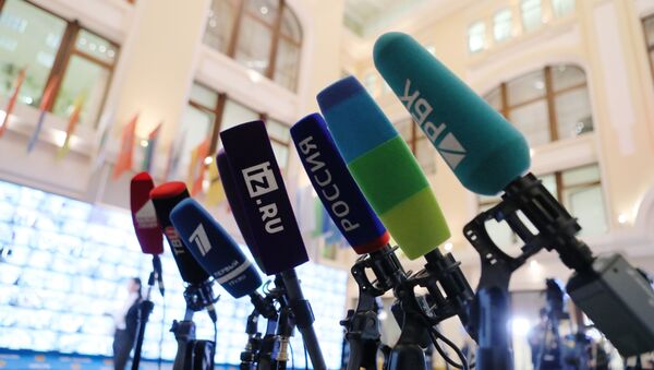 Микрофоны разных СМИ, архивное фото - Sputnik Литва