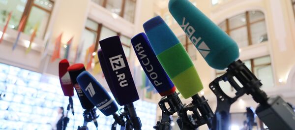 Микрофоны разных СМИ, архивное фото - Sputnik Литва