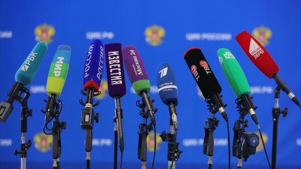 Микрофоны разных СМИ, архивное фото  - Sputnik Lietuva
