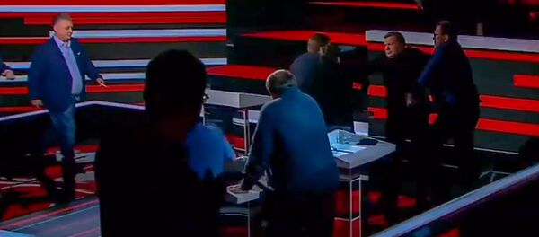 Вечер Соловьева. В перерыве пришлось разнимать Вакарова и Семченко - Sputnik Литва