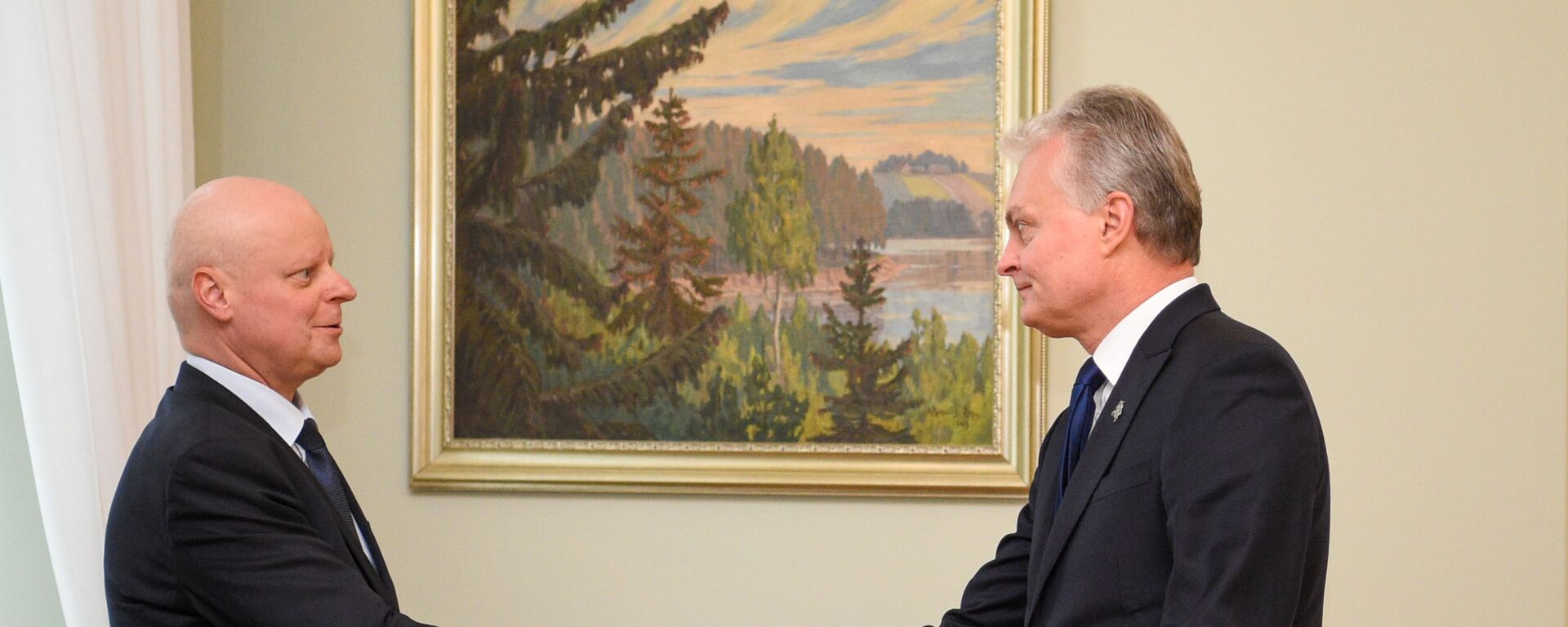 Президент Литвы Гитанас Науседа и премьер Саулюс Сквернялис - Sputnik Литва, 1920, 14.04.2026