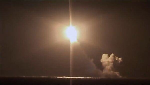 На видео показали запуск ракеты Булава подлодкой Князь Владимир - Sputnik Литва