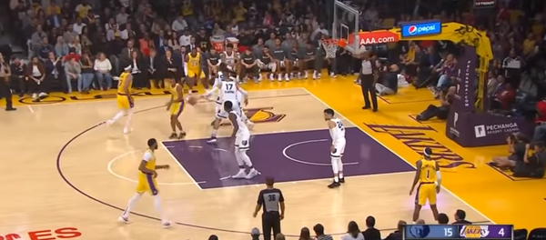 Матч чемпионата НБА Мемфис Гриззлис против Лейкерс в Лос-Анджелесе - Sputnik Литва