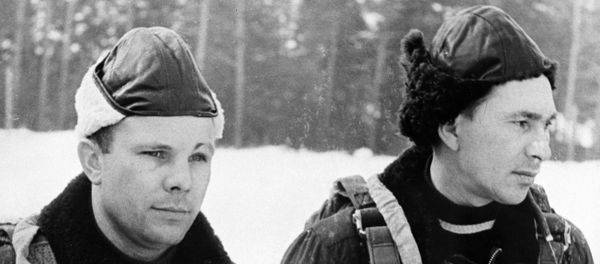 Космонавты-слушатели Юрий Гагарин (слева) и Павел Беляев - Sputnik Lietuva