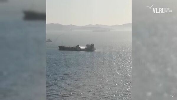 Опубликовано видео с танкером в Находке, на борту которого взорвался газ - Sputnik Литва