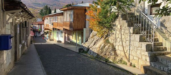 Улица в Гурзуфе, Крым Улица в Гурзуфе, Крым - Sputnik Литва