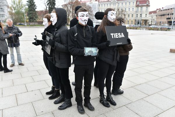 Куб правды: в Литве провели акцию против жестокого обращения с животными - Sputnik Литва