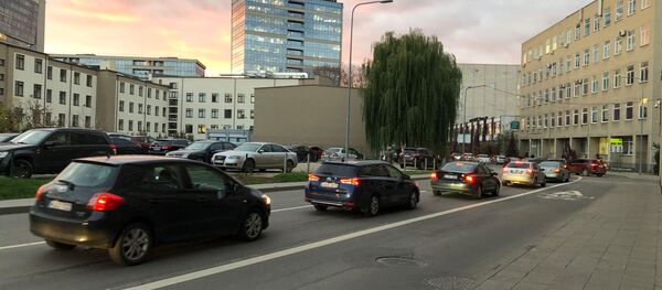 Дорога в Вильнюсе с автомобилями, архивное фото - Sputnik Литва