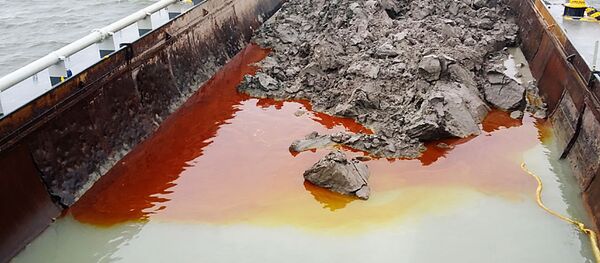 Klaipėdoje į uosto akvatoriją išsiliejo teršalai Klaipėdoje į uosto akvatoriją išsiliejo teršalai - Sputnik Lietuva