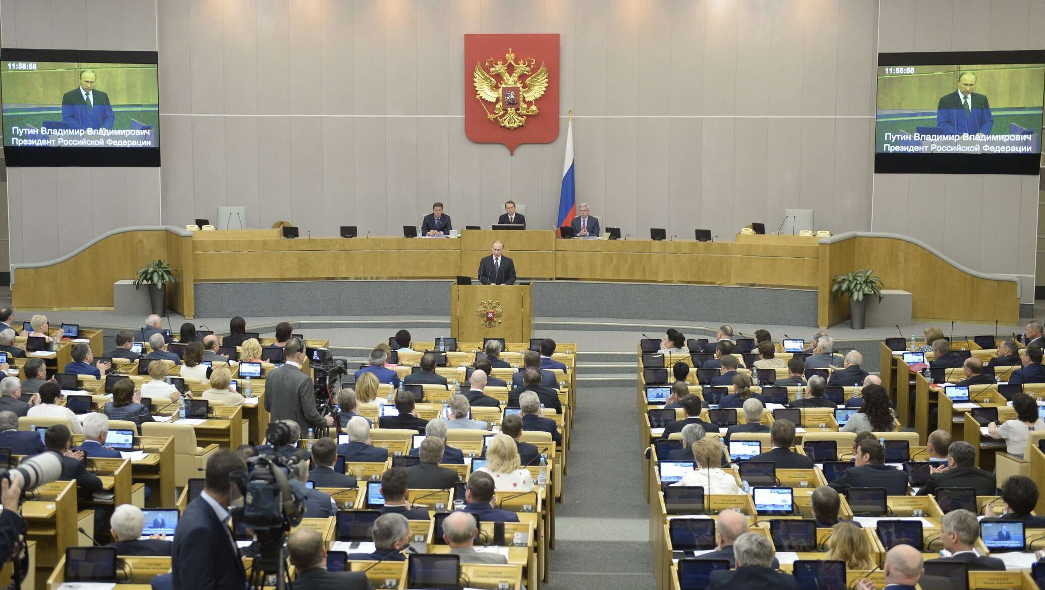 Правительство принимает законы. Парламент и Госдума РФ. Парламент РФ это государственная Дума. Госдума 6 созыва. Парламент в России это государственная Дума.