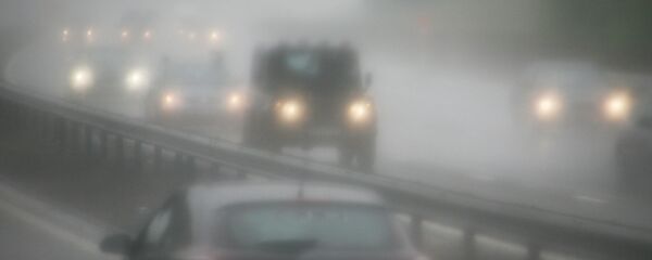 Машины в тумане, архивное фото Машины в тумане, архивное фото - Sputnik Lietuva