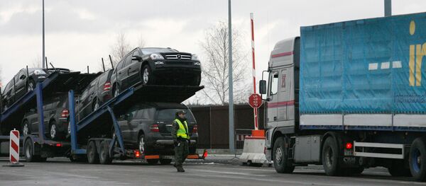 Очередь из грузовиков перед таможней в Польше, архивное фото - Sputnik Литва