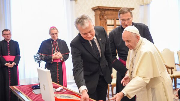 Встреча в Ватикане президента Гитанаса Науседы и папы Римского Франциска, 8 ноября 2019 года - Sputnik Литва