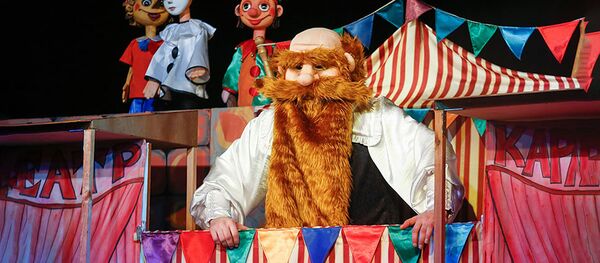 Karabasas-Barabasas su lėlėmis Karabasas-Barabasas su lėlėmis - Sputnik Lietuva