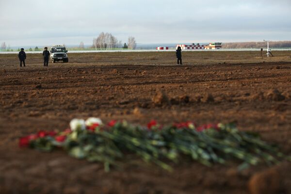СК РФ раскрыл причины крушения Boeing-737 в Казани в 2013 году СК РФ раскрыл причины крушения Boeing-737 в Казани в 2013 году - Sputnik Литва