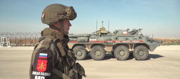 Опубликовано видео высадки российских военных на бывшей базе США в Сирии Опубликовано видео высадки российских военных на бывшей базе США в Сирии - Sputnik Lietuva