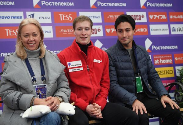 Российские фигуристы заняли весь пьедестал на этапе Гран-при в Москве Российские фигуристы заняли весь пьедестал на этапе Гран-при в Москве - Sputnik Литва