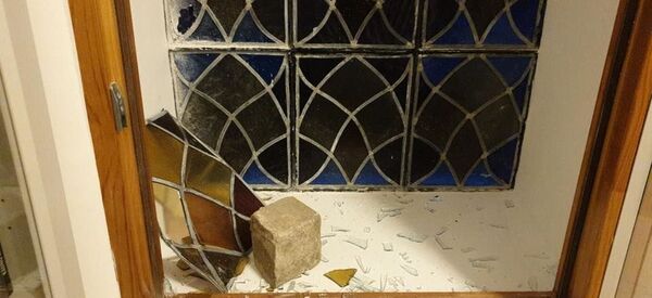 Mečetėje išdaužti du vitražiniai langai Mečetėje išdaužti du vitražiniai langai - Sputnik Lietuva