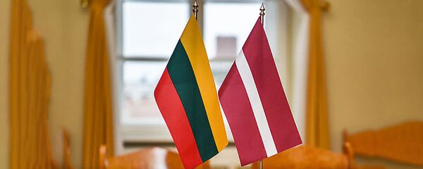 Флажки Литвы и Латвии, архивное фото Флажки Литвы и Латвии, архивное фото - Sputnik Lietuva