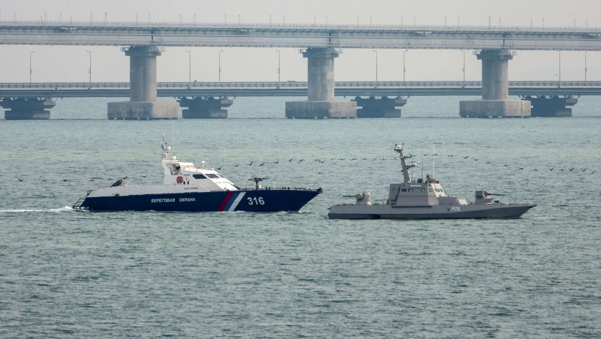 пробоина на украинском корабле. украинский корабль в керченском проливе. инцидент в керченском проливе. инцидент в керченском проливе. корабль керченский пролив.