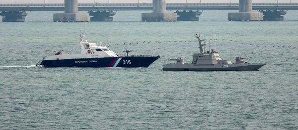 Sulaikytus Ukrainos laivus iš stovėjimo vietos Kerčės uoste lydi Rusijos laivai, 2019 metų lapkričio 17 diena Sulaikytus Ukrainos laivus iš stovėjimo vietos Kerčės uoste lydi Rusijos laivai, 2019 metų lapkričio 17 diena - Sputnik Lietuva