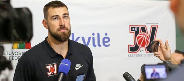 Литовский центровой  Йонас Валанчюнас, архивное фото - Sputnik Литва