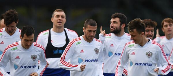 Игроки сборной России на тренировке перед отборочным матчем Евро-2020, 18 ноября 2019 года - Sputnik Литва