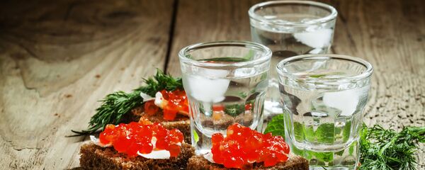 Водка, архивное фото Водка, архивное фото - Sputnik Литва