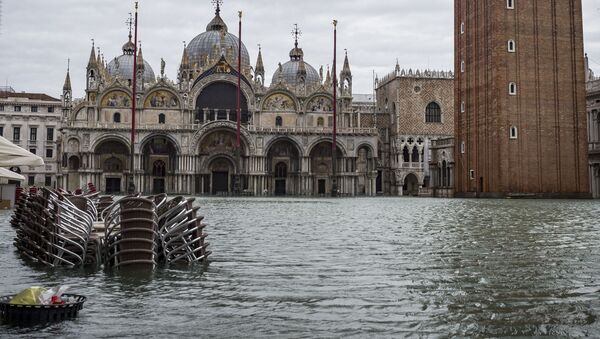 На площади Сан-Марко в Венеции во время наводнения, архивное фото - Sputnik Lietuva