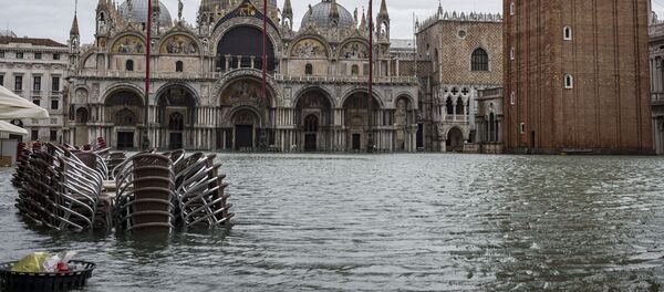 На площади Сан-Марко в Венеции во время наводнения, архивное фото На площади Сан-Марко в Венеции во время наводнения, архивное фото - Sputnik Lietuva