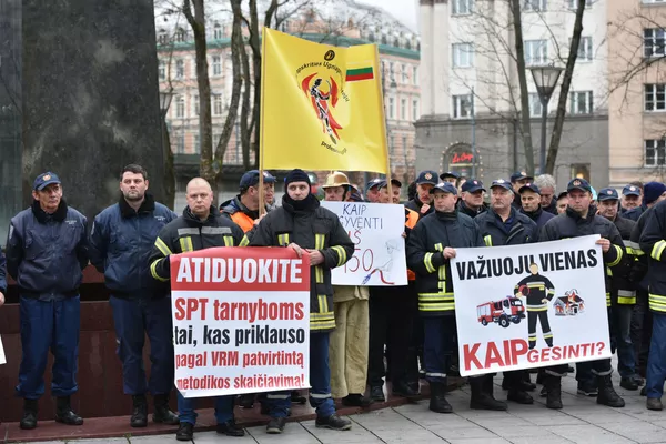 Vilniuje ugniagesiai reikalavo didesnių atlyginimų